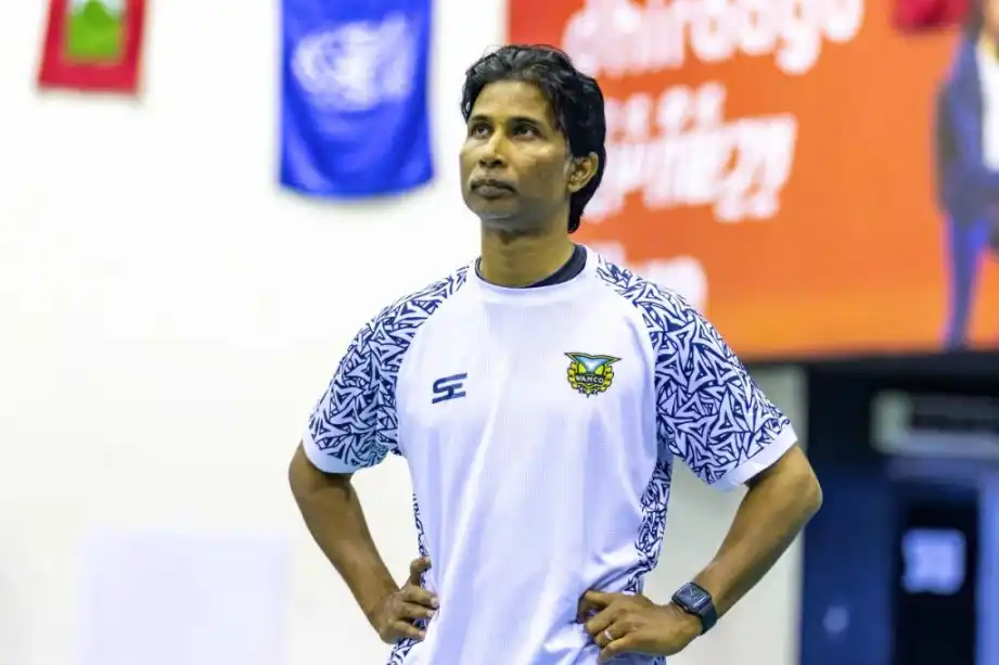 މަޝްހޫރު އަދި ތަޖުރިބާކާރު ވޮލީ ކޯޗު އަޙުމަދު އަދީލް (ބޭބެ ކޯޗު)