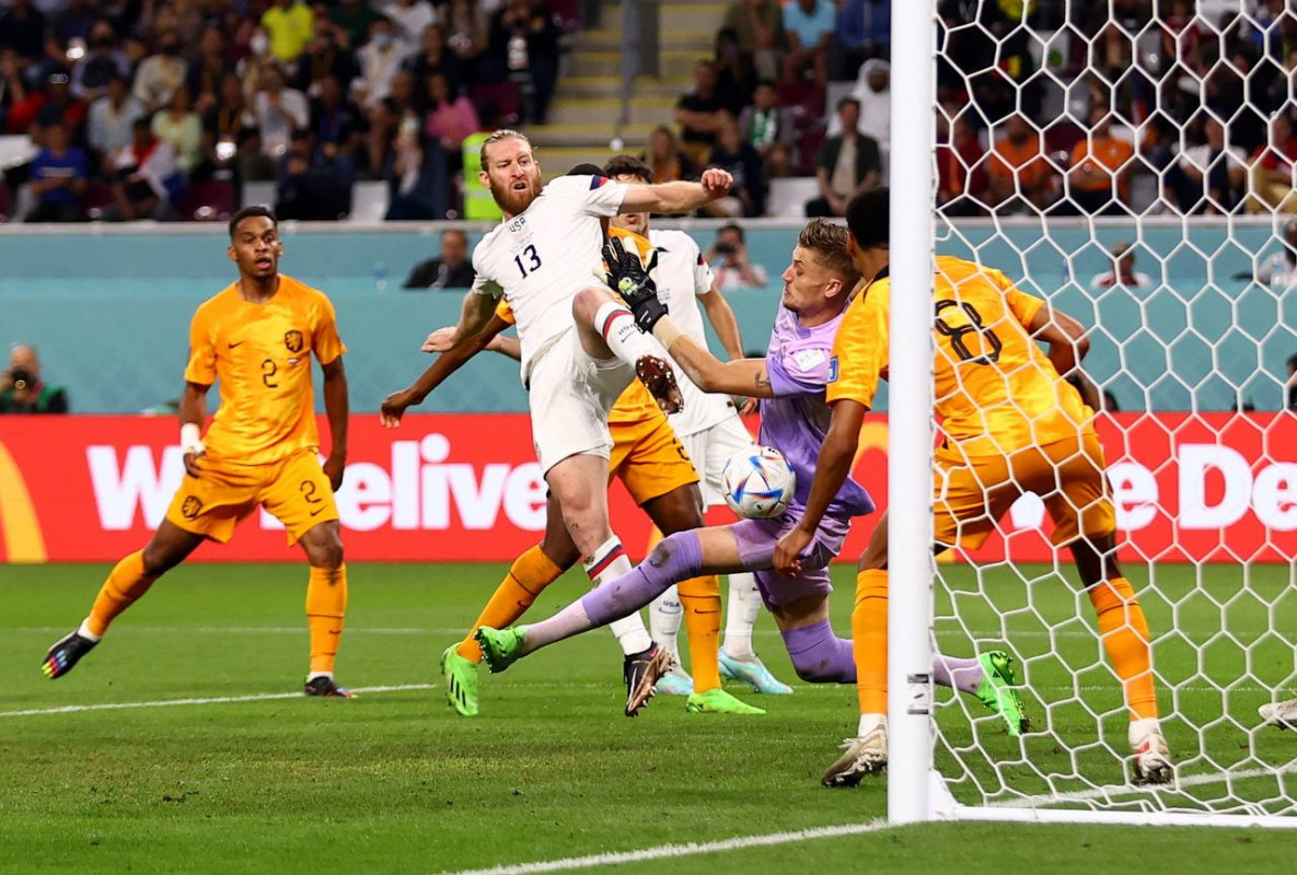 އެމެރިކާ އަދި ނެދަލެންޑްސް ކުޅުނު މެޗުގެ ތެރެއިން - ފޮޓޯ: ރޮއިޓާސް