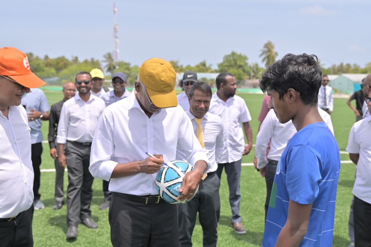 ރައީސް ށ އަތޮޅަށް ކުރައްވާ ދަތުރުފުޅުގައި އާއްމު ރައްޔިތުންނާ ބައްދަލުކުރައްވައި، ރައްޔިތުންގެ ހާލަތު ގާތުން ބައްލަވާނެ - ފޮޓޯ: އެމްޑީޕީ