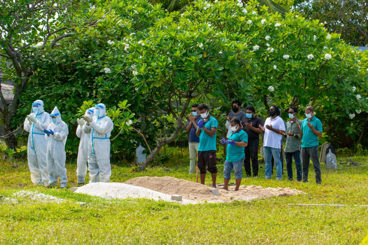ތިނަދޫގައި ނިޔާވި މީހެއްގެ ޖަނާޒާ- ގާފު ފޮޓޯ | ޝަޖާއަތު އަހުމަދު