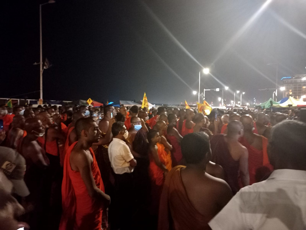 ލަންކާގެ ފާދިރީން މުޒާހަރާގައި ބައިވެރިވަނީ