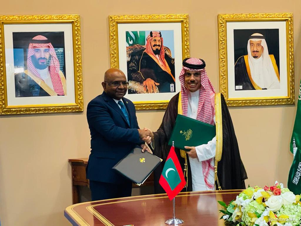 ރާއްޖެ އާއި ސައުދީގެ ގުޅުން ބަދަހިކުރުމާއި ގުޅޭ އެއްބަސްވުމެއްގައި ސޮއިކުރުމުގެ ރަސްމިއްޔާތުގެ ތެރެއިން