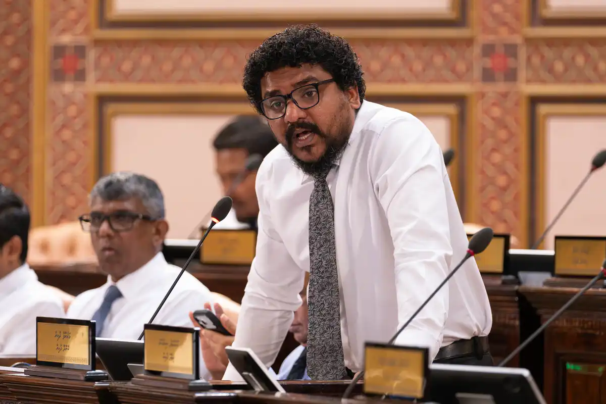 ލާމަރުކަޒީ ގާނޫނަށް ހުށަހެޅި އިސްލާހަކީ ބިން ފޭރޭ ބިލެއް، މި ބިލަށް ބަހުސްކުރަން ރަނގަޅުވާނީ އިސްރާއީލުގެ މަޖިލީހެއްގައި: މައުރޫފް