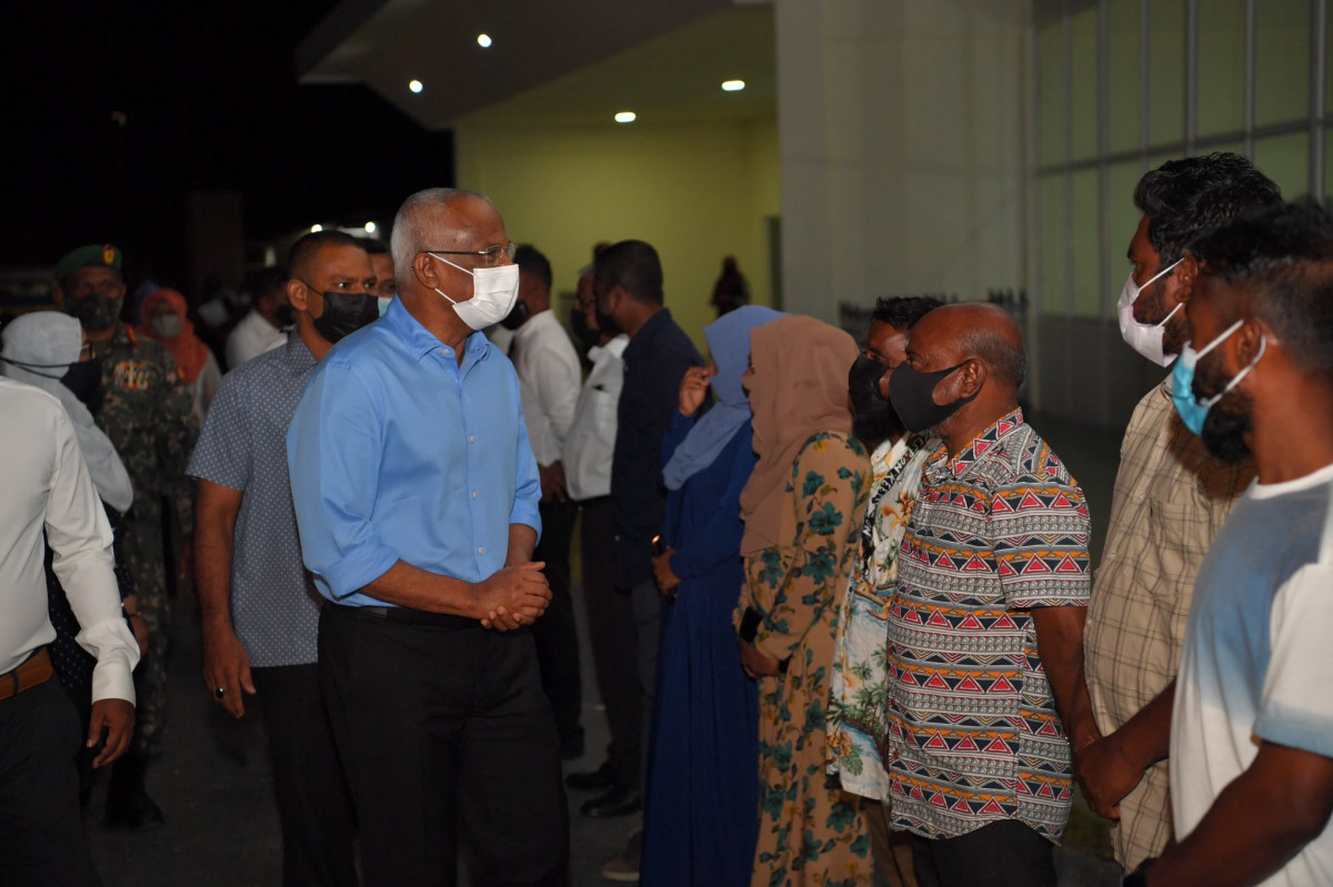 ރައީސް ސޯލިހު ތިމަރަފުއްޓަށް ވަޑައިގަތުން - ކޮވިޑް-19އާ ގުޅިގެން ރާއްޖޭގެ އެކި ހިސާބުތަކުގައި ކުރިއަށްދާ ތަރައްގީގެ މަޝްރޫއުތައް މިވީ ދޮޅު އަހަރުގެ ތެރޭގައި ރައީސް ވަޑައިގެން ބެއްލެވިފައި ނެތުމާއެކު ރައީސް ކުރައްވާ މި ދަތުރުފުޅުގެ އަނެއް އަމާޒަކީ ތަރައްގީގެ ކަންކަން ގާތުން ބެއްލެވުން - ފޮޓޯ: ރައީސް އޮފީސް