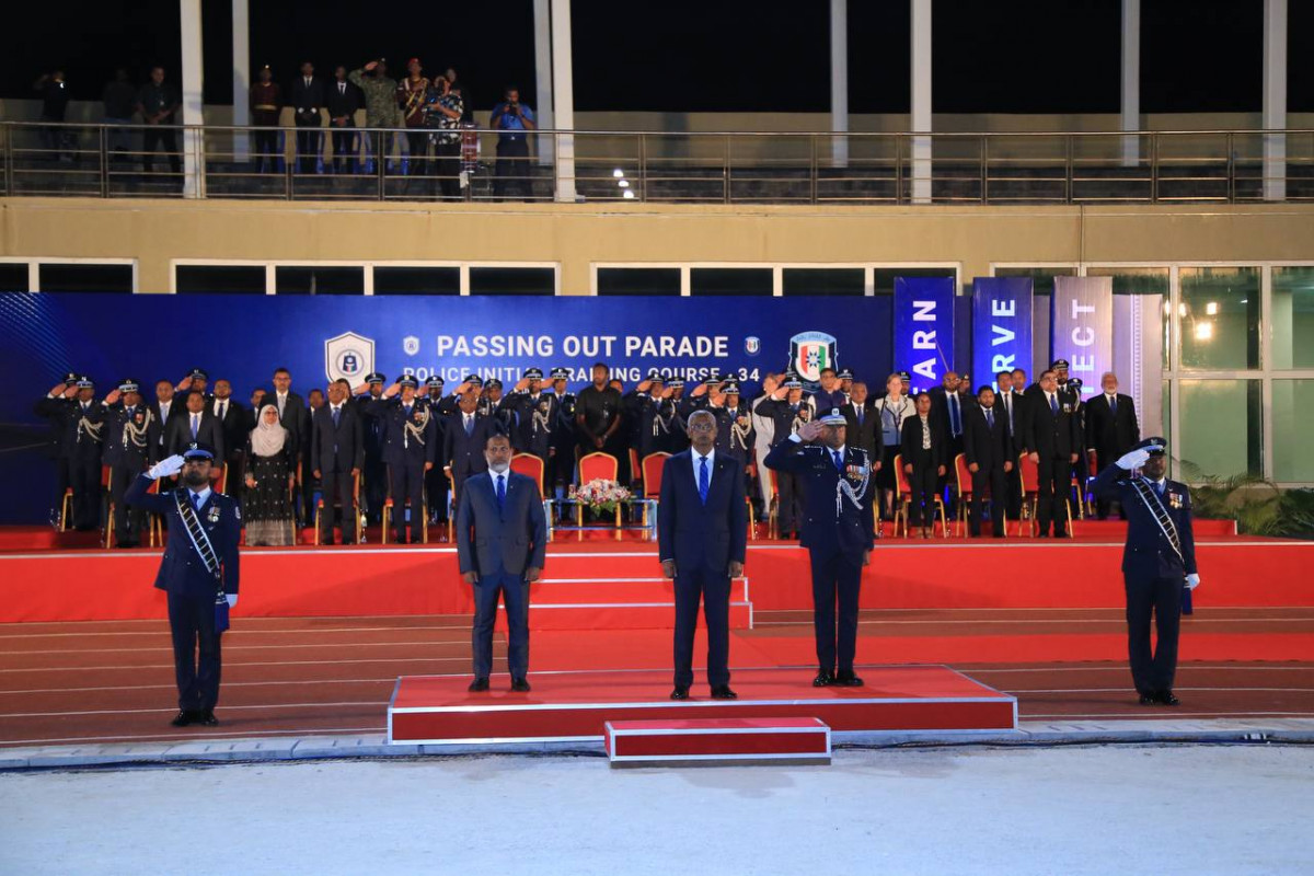 ރައީސް ފުލުހުންގެ ޕެރޭޑު ޝަރަފުވެރިކޮށްދެއްވަނީ