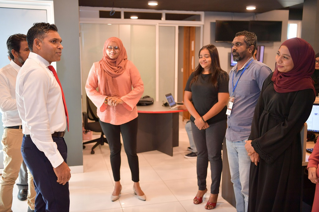 Vice President Faisal Naseem made a guest appearance on RaajjeTV's popular morning show, 'Fashaairu' - he was photographed with some employees at the station.
Photo by President's Office