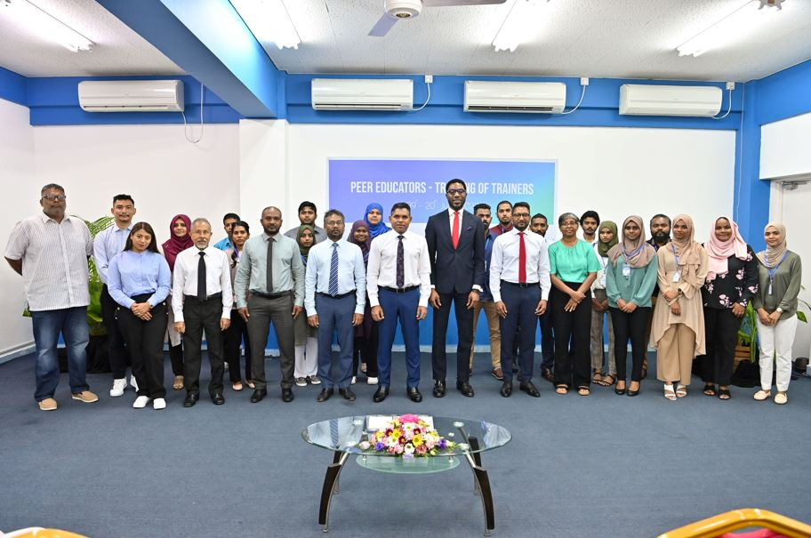 ވައި-ޕިއަރ ޓްރެއިނިންގ އޮފް ޓްރެއިނަރޒް ޕްރޮގްރާމުގެ ތެރެއިން