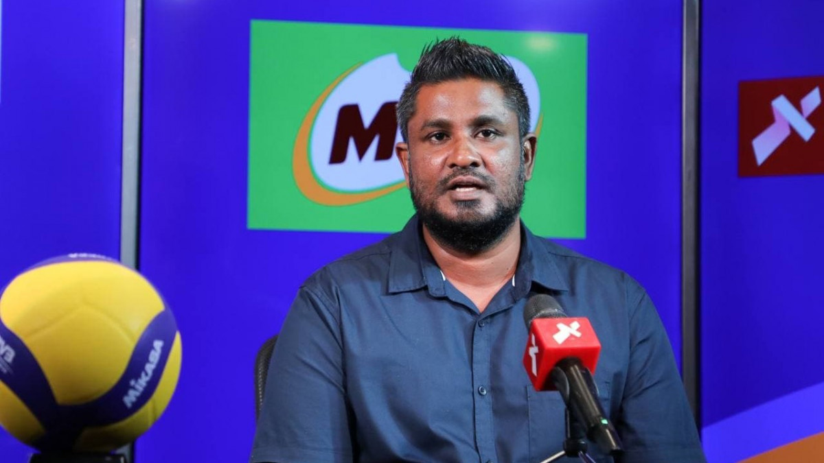 ވީއޭއެމުގެ ޕާޓްނަރުންނާއެކު ސޮއިކުރުމުގެ ރަސްމިއްޔާތުގައި ރާއްޖެޓީވީގެ ހެޑް އޮފް ސްޕޯޓްސް ހުސައިން ފަރިޔާޒް - ފޮޓޯ: މުޙައްމަދު އަނިލް / ރާއްޖެޓީވީ