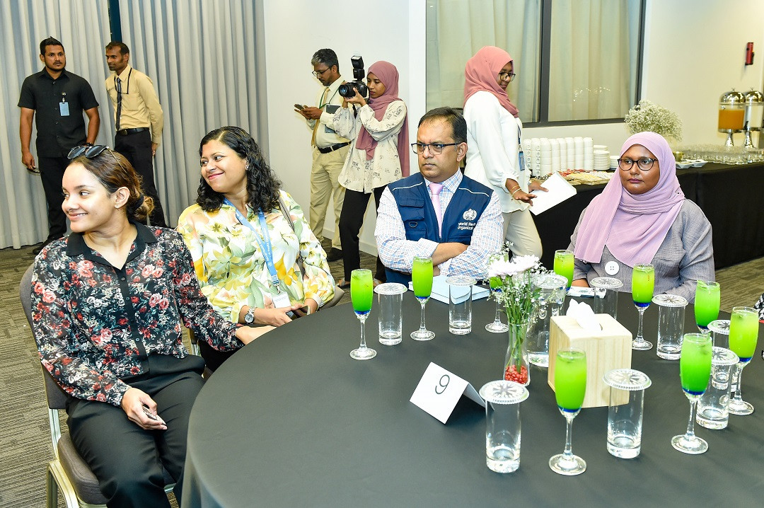 ދަރިވަރުންނަށް ނަފްސާނީ ފުރަތަމަ އެހީ ފޯރުކޮށްދިނުމުގެ ހެލްޕްލައިން 1484 ޤާއިމްކޮށްފައިވަނީ، މިނިސްޓްރީ އޮފް އެޑިޔުކޭޝަނުން އިސްނަގައިގެން، ޔުނިސެފާއި، ޑަބްލިޔު.އެޗް.އޯ ގެ އެހީތެރިކަމާއި އެކުގައި - ފޮޓޯ: ރައީސް އޮފީސް