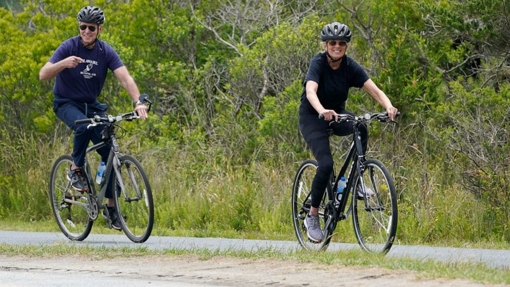 ޖޯ ބައިޑެން އާއި ޖިލް ބައިޑެން ބައިސްކަލުކޮޅުގައި