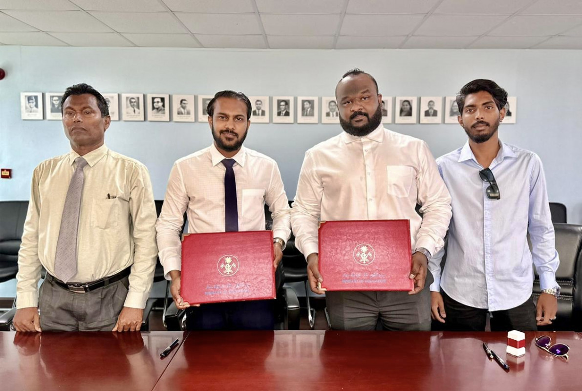 އޮމަދޫ ސްކޫލްގެ މަސައްކަތް ހަވާލުކުރުން