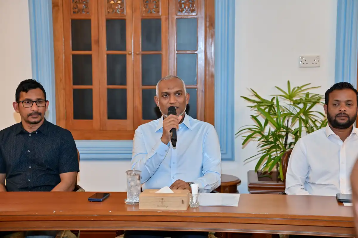 ސިނަމާލެ އާއި މާލެ ހިޔާ ފްލެޓު ތަކުގެ ވެރިންނާ ބައްދަލު ކުރުމަށް ރައީސް މުޢިއްޒު ބޭއްވެވި ބައްދަލުވުމުގެ ތެރެއިން