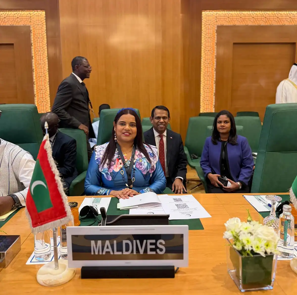 އޯއައިސީ އިން ސައޫދީ އަރަބިއްޔާގެ ޖިއްދާގައި ޚާރިޖީ ވަޒީރުންގެ ފެންވަރުގައި ބޭއްވި އެކްސްޓްރާ އޯޑިނަރީ ބައްދަލުކުރެއްވުމުގައި ދިވެހިރާއްޖޭގެ ޚާރިޖީ ވަޒީރު، އިރުތިޝާމް އާދަމް ބައިވެރިވެވަޑައިގެންނެވުން