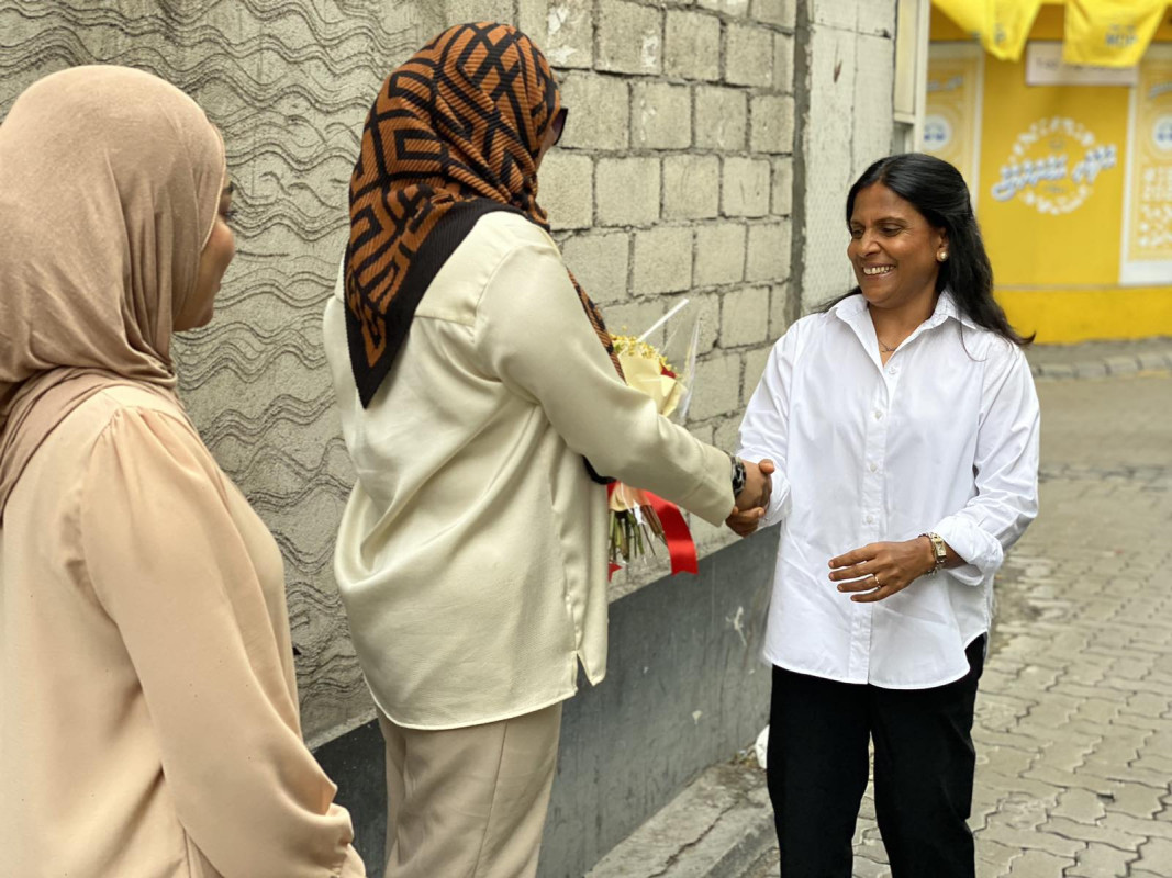 ރައީސުލްޖުމްހޫރިއްޔާގެ އަނބިކަނބަލުން ފަޒްނާ ރާއްޖެޓީވީއަށް ޒިޔާރަތްކުރެއްވުން - ފޮޓޯ: ރައީސް އޮފީސް 
