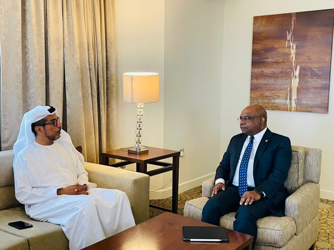 ޝާހިދު އޭޑީ.އެފް.ޑީ ގެ ޑިރެކްޓަރ ޖެނެރަލް މުހައްމަދު ސާއިފް އަލް ސުވައިދީ އާއި ބައްދަލުކުރެއްވުން