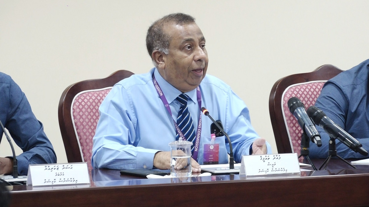 އިލެކްޝަންސް ކޮމިޝަންގެ ރައީސް ފުއާދު ތައުފީގު މިނިވަން މުއައްސަސާތަކުގެ ކޮމިޓީގައި މައުލޫމާތުދެއްވަނީ