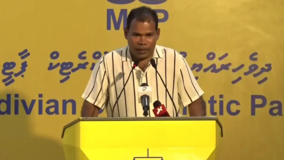 ރައްޔިތުންގެ މަޖިލީހުގެ މެންބަރު އަހުމަދު ދީދީ ބުދަ ދުވަހުގެ ރޭ އެމްޑީޕީން ބޭއްވި ހަރުގެ ޖަލްސާގައި ވާހަކަ ދައްކަވަނީ