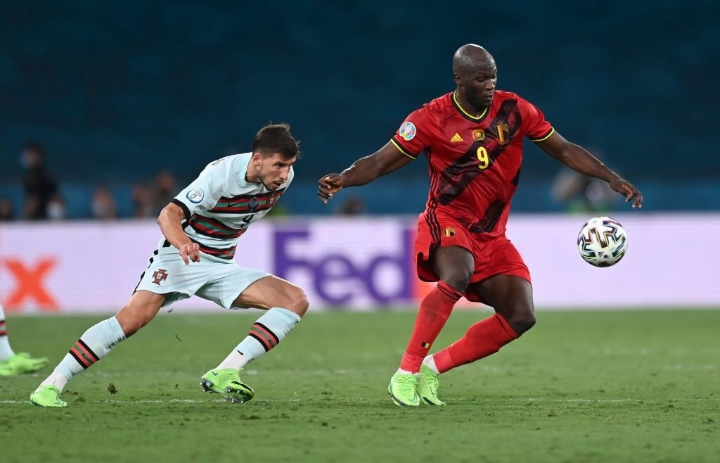 ބެލްޖިއަމާއި ޕޯޗުގަލް ބައްދަލުކުރި މެޗުގެ ތެރެއިން - ފޮޓޯ: ގެޓީ އިމޭޖަސް