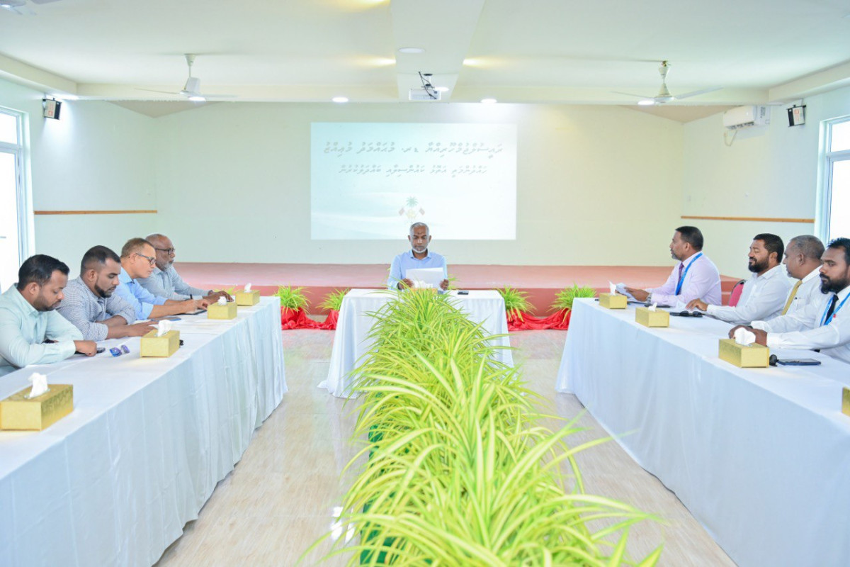 The president met Laamu Atoll Council members on Friday
