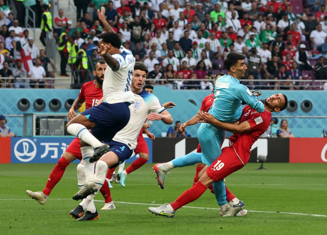 އިންގްލެންޑު އަދި އީރާން ކުޅުނު މެޗުގެ ތެރެއިން: ފޮޓޯ - ރޮއިޓާސް  