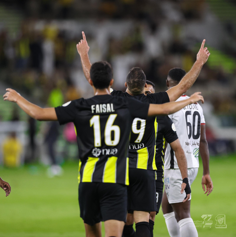 މެޗުގައި ލަނޑު ޖެހުމަށްފަހު، އަލް އިއްތިހާދުގެ ކުޅުންތެރިންނާއެކު ޙަމަދުﷲ އުފާ ފާޅުކުރަނީ