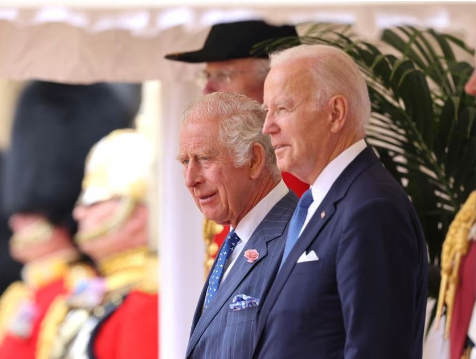 ބައިޑަން، އިނގިރޭސި ރަސްގެފާނު ޗާރލްސް އަރިހުގައި