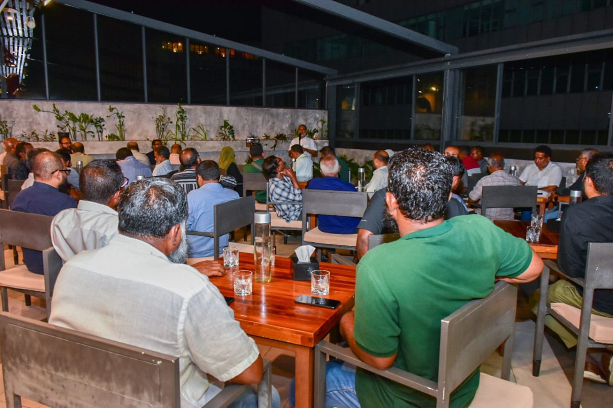 އަދާލަތު ޕާޓީގެ ރައީސް އިމްރާން ޕާޓީގެ މެންބަރުންނާއެކު ބޭއްވެވި ބައްދަލުކުރެއްވުމުގެ ތެރެއިން