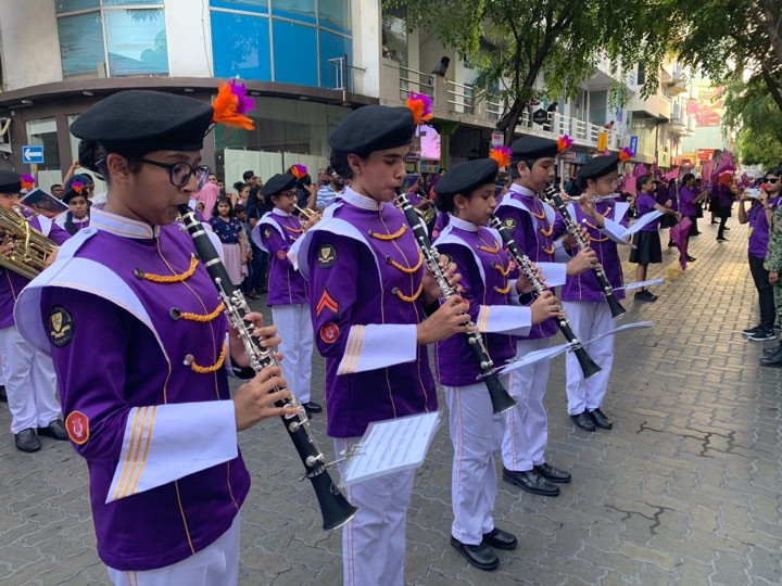 ޣިޔާސުއްދީން އިންޓަނޭޝަލް ސްކޫލްގެ ދިހަވަނަ އަހަރީ ދުވަސް ފާހަގަ ކުރުމަށް ބޭއްވި ޕެރޭޑް