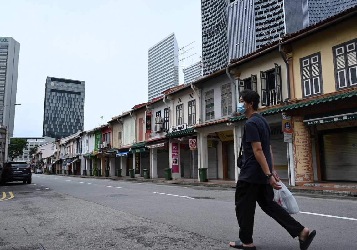 ކޮވިޑް-19 އާއި ގުޅިގެން ޚިދުމަތްދޭ ތަންތަން ބަންދުކުރުމުން ސިންގަޕޫރުގެ މަގުތައް މިހާރު އޮންނަ ގޮތް