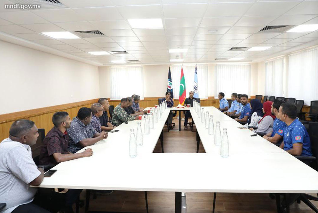 މިނިސްޓަރ އޮފް ޑިފެންސް އައްޑޫ ސިޓީގައި ހުންނަ ޕޮލިސް އެކެޑަމީއަށް ޒިޔާރަތްކުރެއްވުނަ