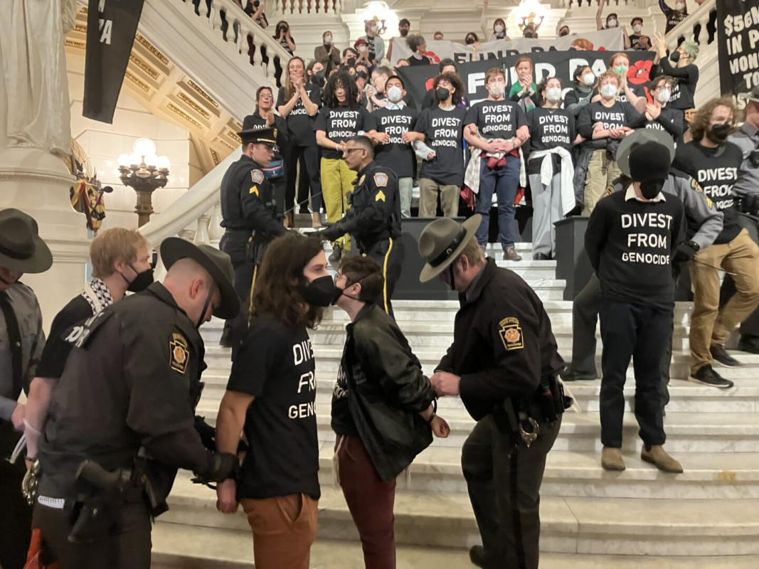 މުޒަހާރާ ނިމުމަކަށް ގެނައީ ފުލުހުން ބާރުގެ ބޭނުކޮށްގެން މީހުންތައް ހައްޔަރު ކުރުމުން