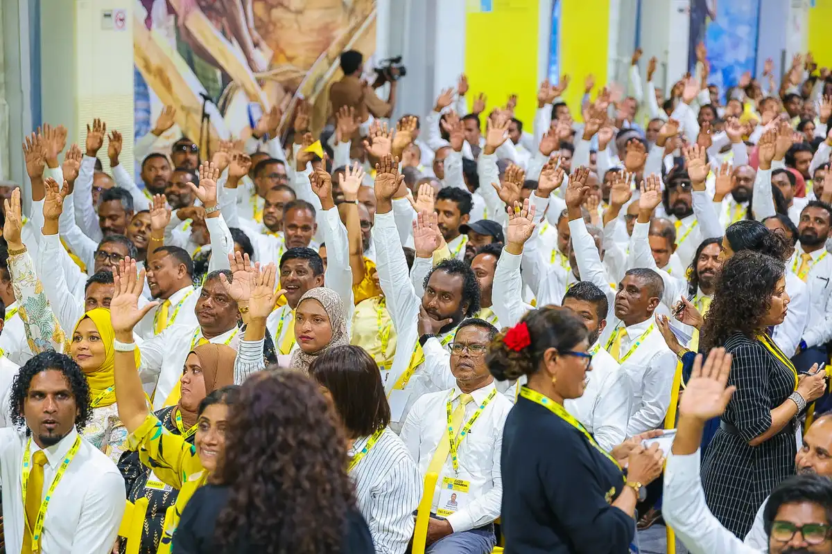 ކޮންގްރެސްއަށް ހުށަހެޅުނު ލާމަރުކަޒީ ސިޔާސަތު ކަރުދާހައި "ބޮޑު ބަދަލު" ސިޔާސަތު ކަރުދާހުގެ އިތުރުން އާ އަސާސީ ގަވާއިދު ފާސްކުރުން