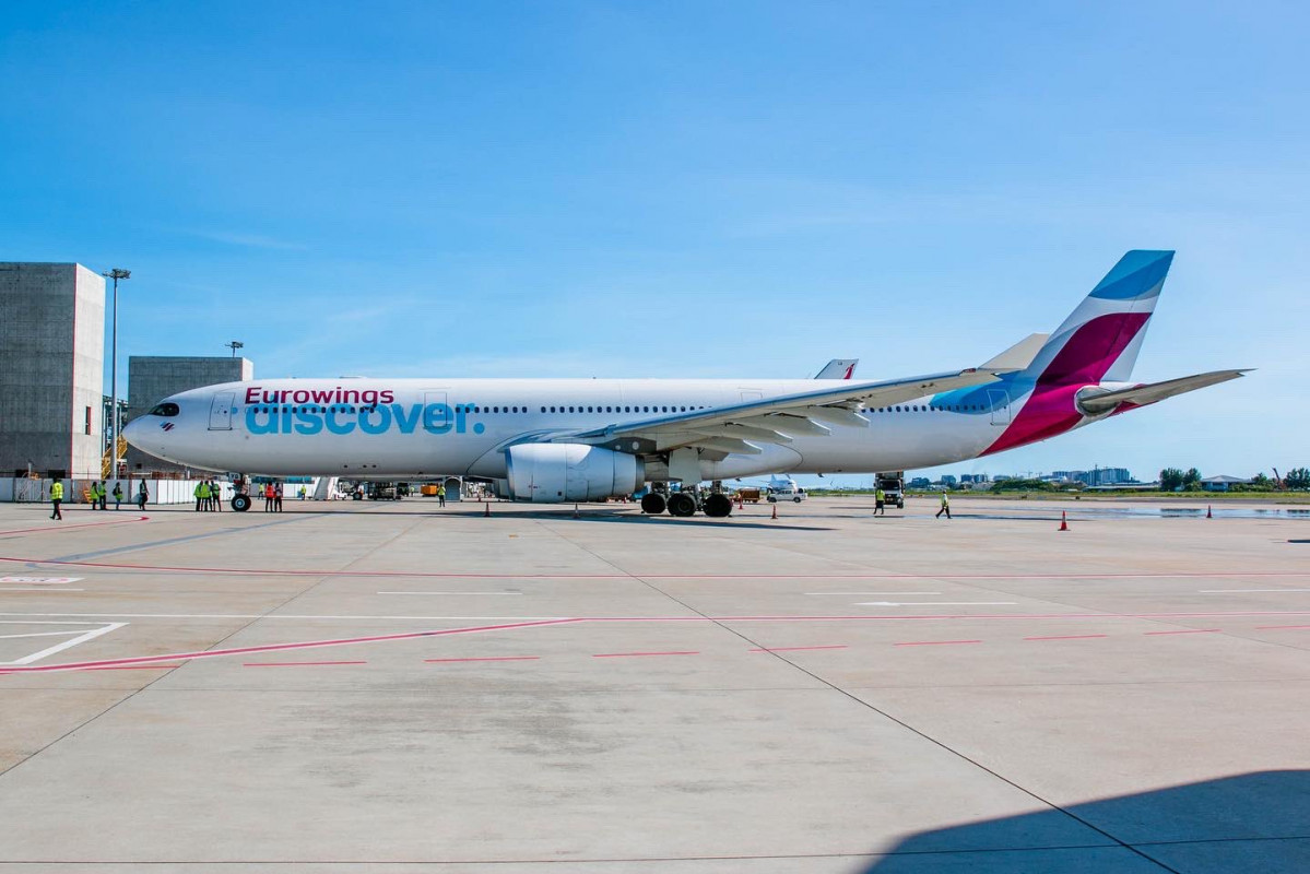 ޔޫރޯވިންގްސް އެއާރލައިންގެ ފްލައިޓް ވެލާނާ އިންޓަރނޭޝަނަލް އެއާރޕޯޓަށް ޖައްސާފައި