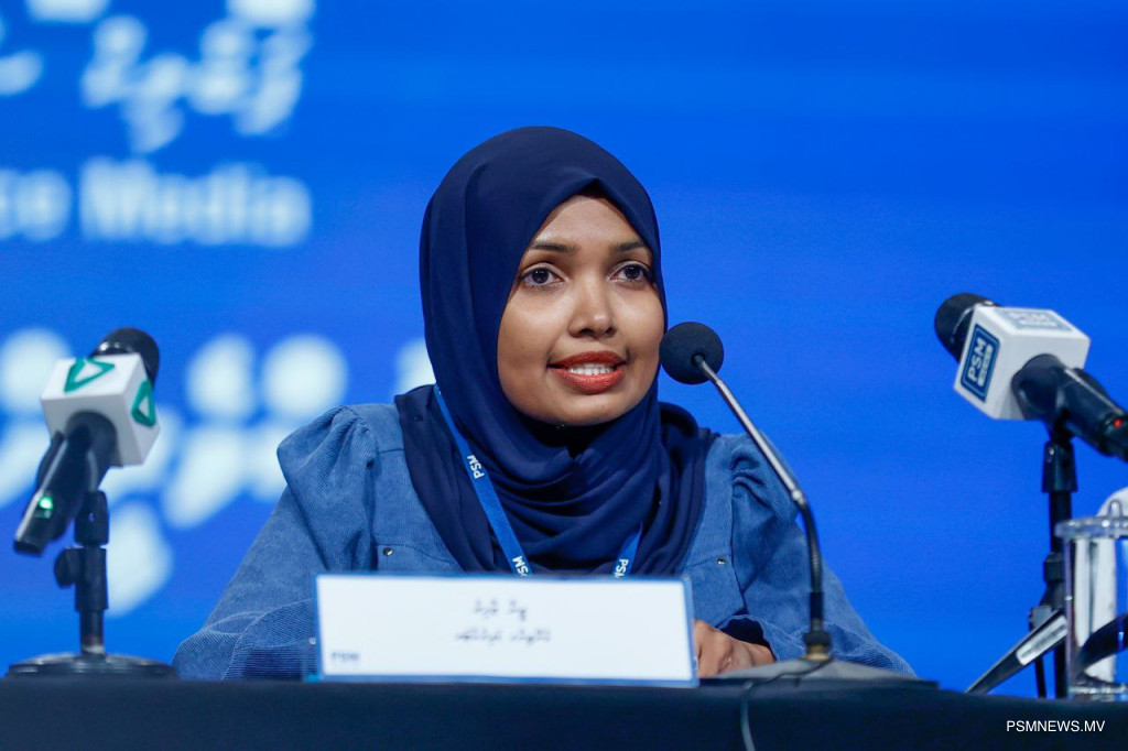 ޕީއެސްއެމްގެ ކުރީގެ މެނޭޖިން ޑިރެކްތަރ ޒީނާ ޒާހިރު