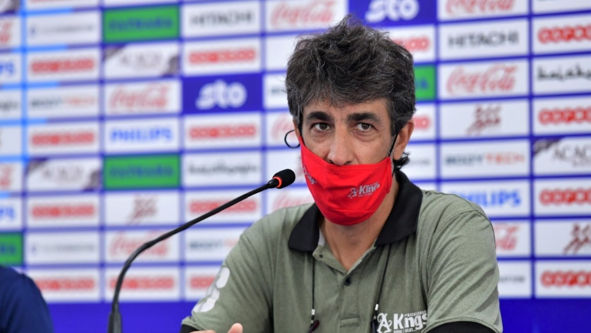 ބަޝުންދަރާ ކިންގްސްގެ ކޯޗު އޮސްކާ ބްރުޒޮން