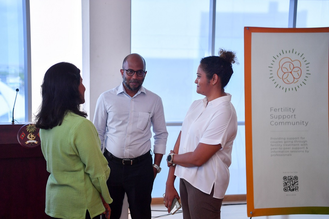 ފަރޓިލިޓީ ސަޕޯޓް ކޮމިޔުނިޓީގެ 'އައި.ވީ.އެފް ފަންޑު'ން މާލީ އެހީތެރިކަން ހަވާލުކުރުމުގެ ރަސްމިއްޔާތުގެ ތެރެއިން - ފޮޓޯ: ރައީސް އޮފީސް