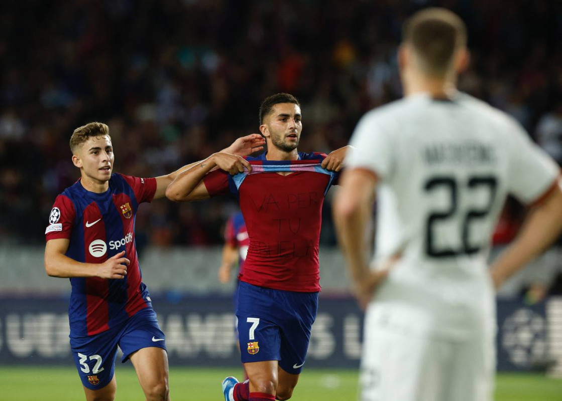 ބާސެލޯނާ އިން ކުޅުނު މެޗުގައި ލަނޑު ޖެހުމަށް ފަހު ފެރާން ޓޮރޭސް އުފާ ފާޅު ކުރަނީ