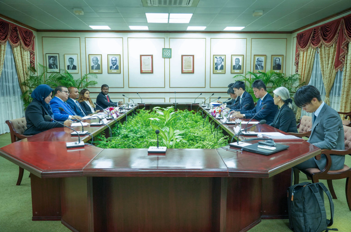 ޖަޕާނުގެ ޕާލިމެންޓަރީ ވައިސް މިނިސްޓަރު، މަޖިލީހުގެ ރައީސާ ބައްދަލުކުރައްވަނީ