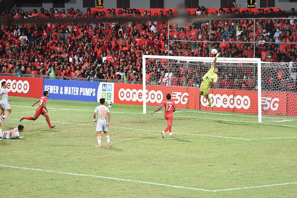 މީގެ ކުރިން 2021 ވަނަ އަހަރު ރާއްޖޭގައި އޮތް ސާފް ޗެމްޕިއަންޝިޕުގައި ރާއްޖެ އާއި އިންޑިއާ ބައްދަލު ކުރި މެޗުގެ ތެރެއިން