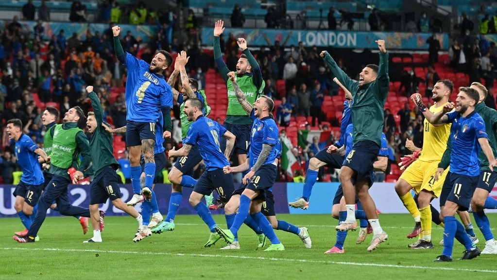 އިޓަލީ އާއި ސްޕެއިން ބައްދަލުކުރި މެޗަށްފަހު، އިޓަލީ ކުޅުންތެރިން އުފާފާޅުކުރަނީ - ފޮޓޯ: ގެޓީ އިމޭޖަސް 