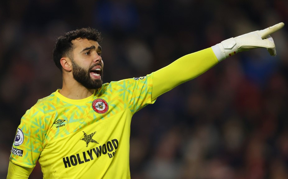 ބްރެންޓްފޯޑުގެ ގޯލް ކީޕަރު ޑޭވިޑް ރަޔާ