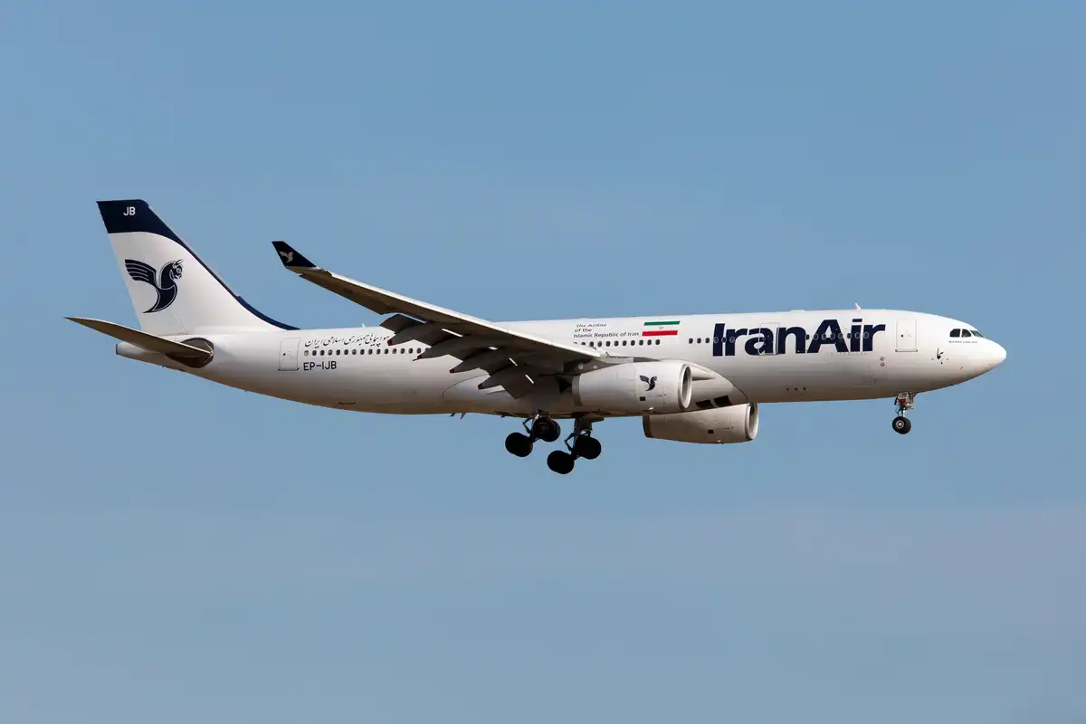 ފްރެންކްފަރޓުގެ އެއާޕޯޓެއްގައި އީރާން އެއާގެ އެއާބަސް 330-200 މަރުކާގެ މަތިންދާބޯޓެއް ޖައްސަނީ
