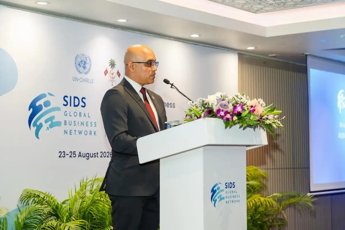 މިނިސްޓަރ ޙަސަން ޒަރީރު، "ސިޑްސް ގްލޯބަލް ބިޒްނަސް ނެޓްވޯކް ފޯރަމް 2026" އަދި "އައިލެންޑް އިންވެސްޓްމަންޓް ފޯރަމް" އިފްތިތާޙްކުރުމުގެ ރަސްމިއްޔާތުގައި ބައިވެރިވެވަޑައިގަންނަވަނީ