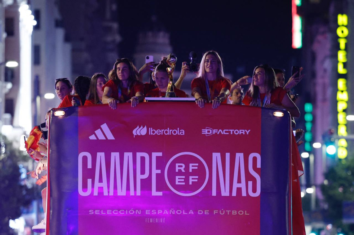 ވޯލްޑް ކަޕްގެ ތައްޓާއެކު ސްޕެއިންގެ ކުޅުންތެރިން ބަހުގައި