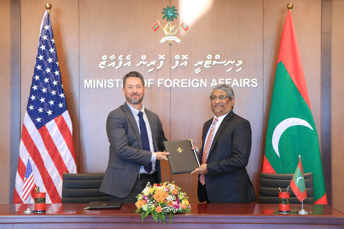 އެމެރިކާއާ ރާއްޖެއާ ދެމެދު އެއްބަސްވުމުގައި ސޮއިކުރުން