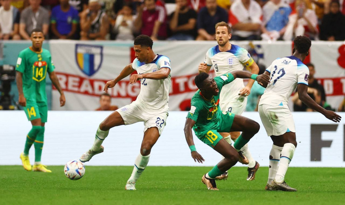 އިންގްލެންޑް އަދި ސެނެގާލް ކުޅުނު މެޗުގެ ތެރެއިން - ފޮޓޯ: ރޮއިޓާސް