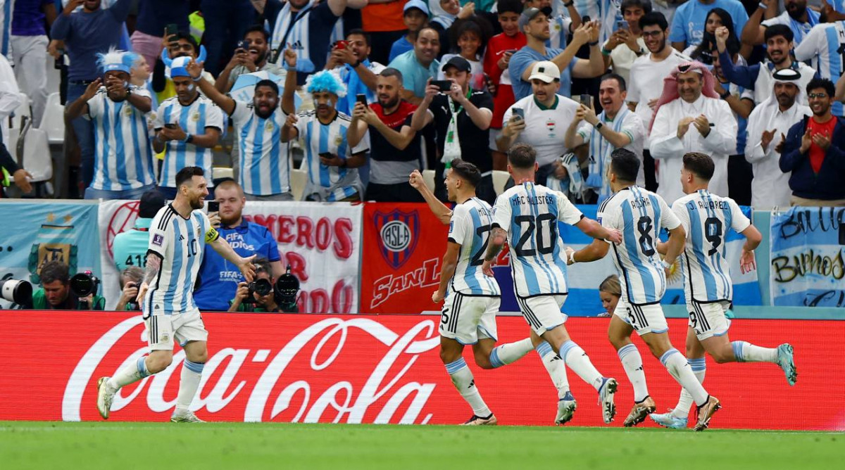 އާޖެންޓީނާ އަދި ނެދަލެންޑްސް ކުޅުނު މެޗުގެ ތެރެއިން - ފޮޓޯ: ރޮއިޓާސް