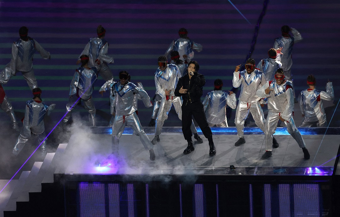 ފީފާ ވޯލްޑް ކަޕް 2022 ފެށުމުގެ ރަސްމިއްޔާތުގެ ތެރެއިން ބީޓީއެސް ޖޮންގްކޫކް - ފޮޓޯ: ރޮއިޓަރސް