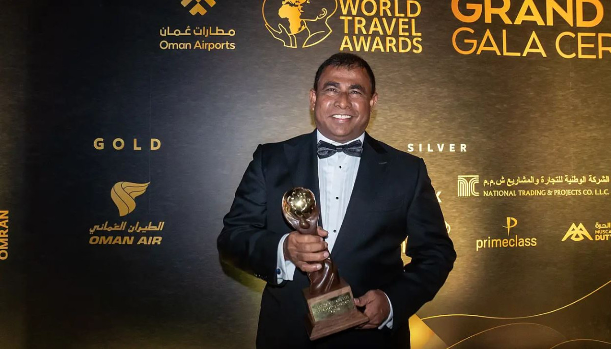 2023 ގެ ޓްރެވަލް ޕަރސަނަލިޓީ އެވޯޑު ޑރ އަބްދުﷲ މައުސޫމަށް ލިބިވަޑައިގެންނެވުން