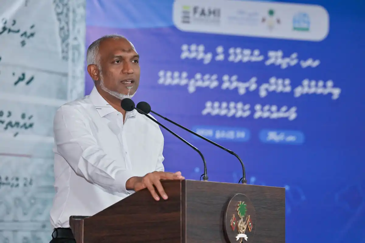 ހދ. ހަނިމާދޫ ސްކޫލްގެ އައު އިމާރާތާއި އެސްކޫލުގެ އުމްރާނީ ވަޞީލަތް ތަރައްގީ ކުރުމުގެ މަޝްރޫއުގެ، މަސައްކަތް ހަވާލުކުރި ރަސްމިއްޔާތުގައި ރައީސް މުއިއްޒު ވާހަކަ ދައްކަވަނީ.